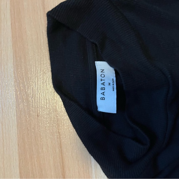 Mock neck Aritzia tee - Picture 2 of 2